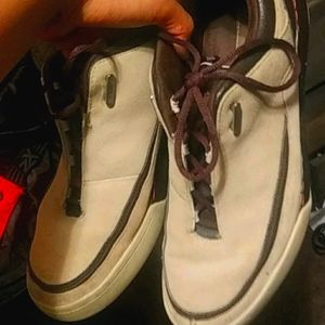 Selling RbK shoes still new cuase be washed